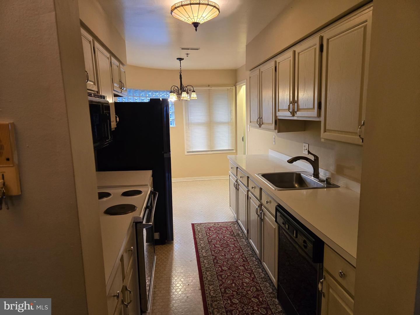 5209-unit 6 Le Parc Dr #38 Property Photo 7