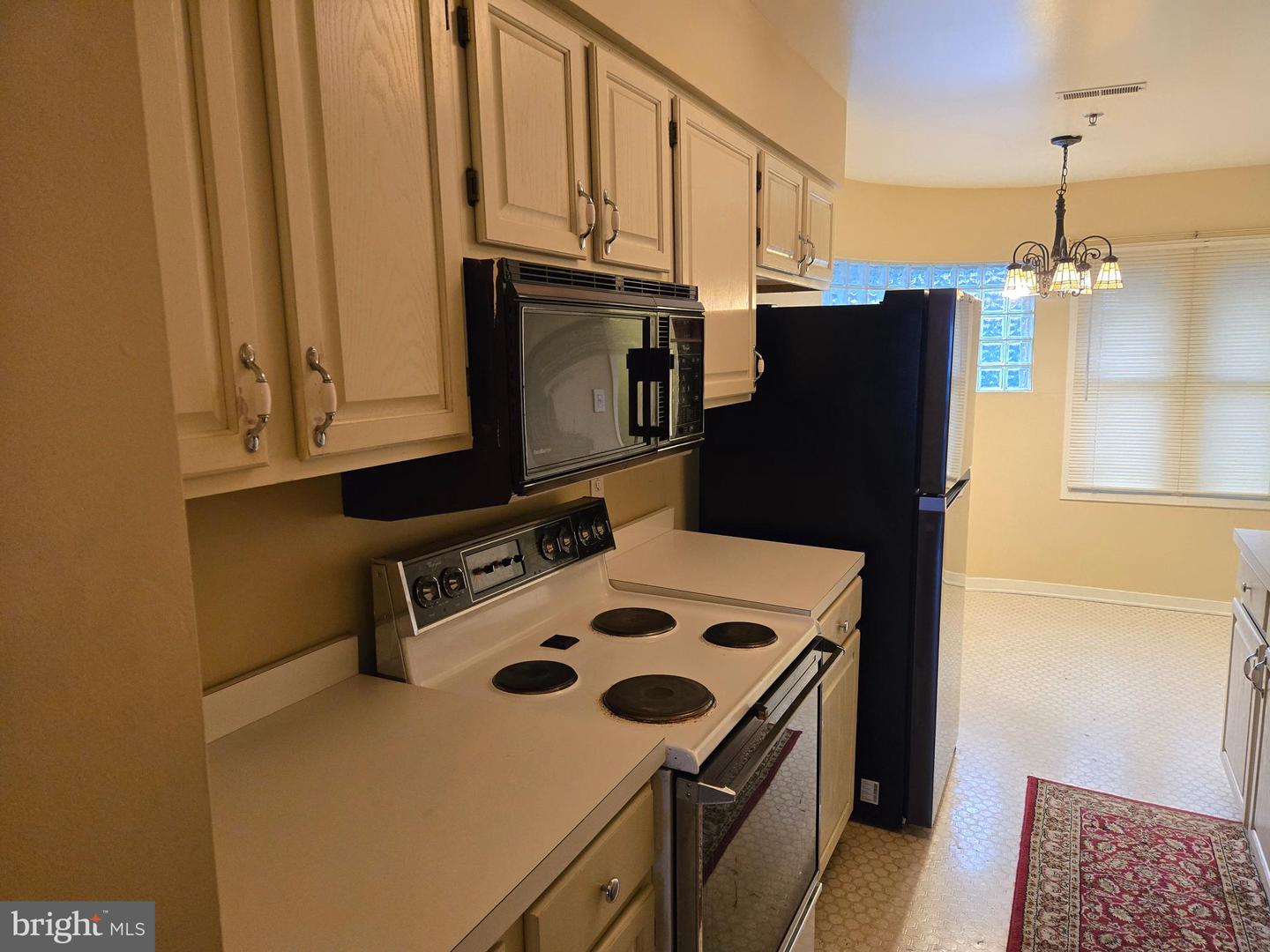 5209-unit 6 Le Parc Dr #38 Property Photo 8