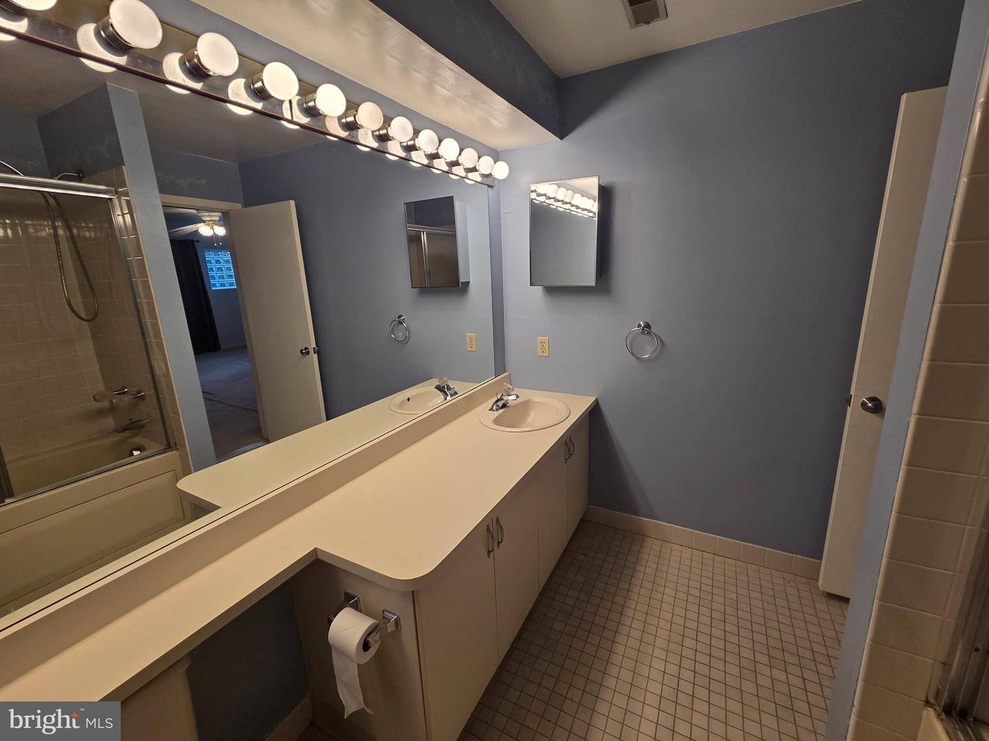 5209-unit 6 Le Parc Dr #38 Property Photo 21