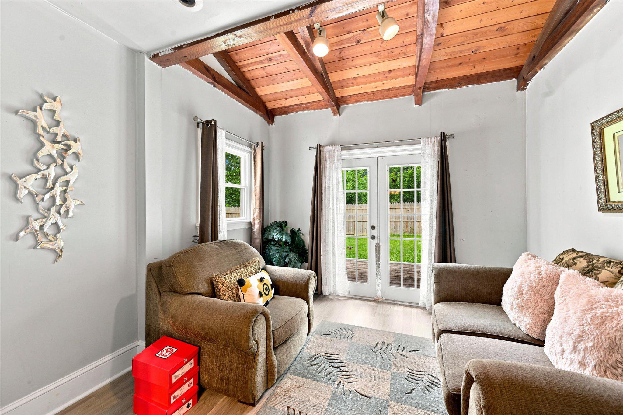 1402 Flanders Way Property Photo 22