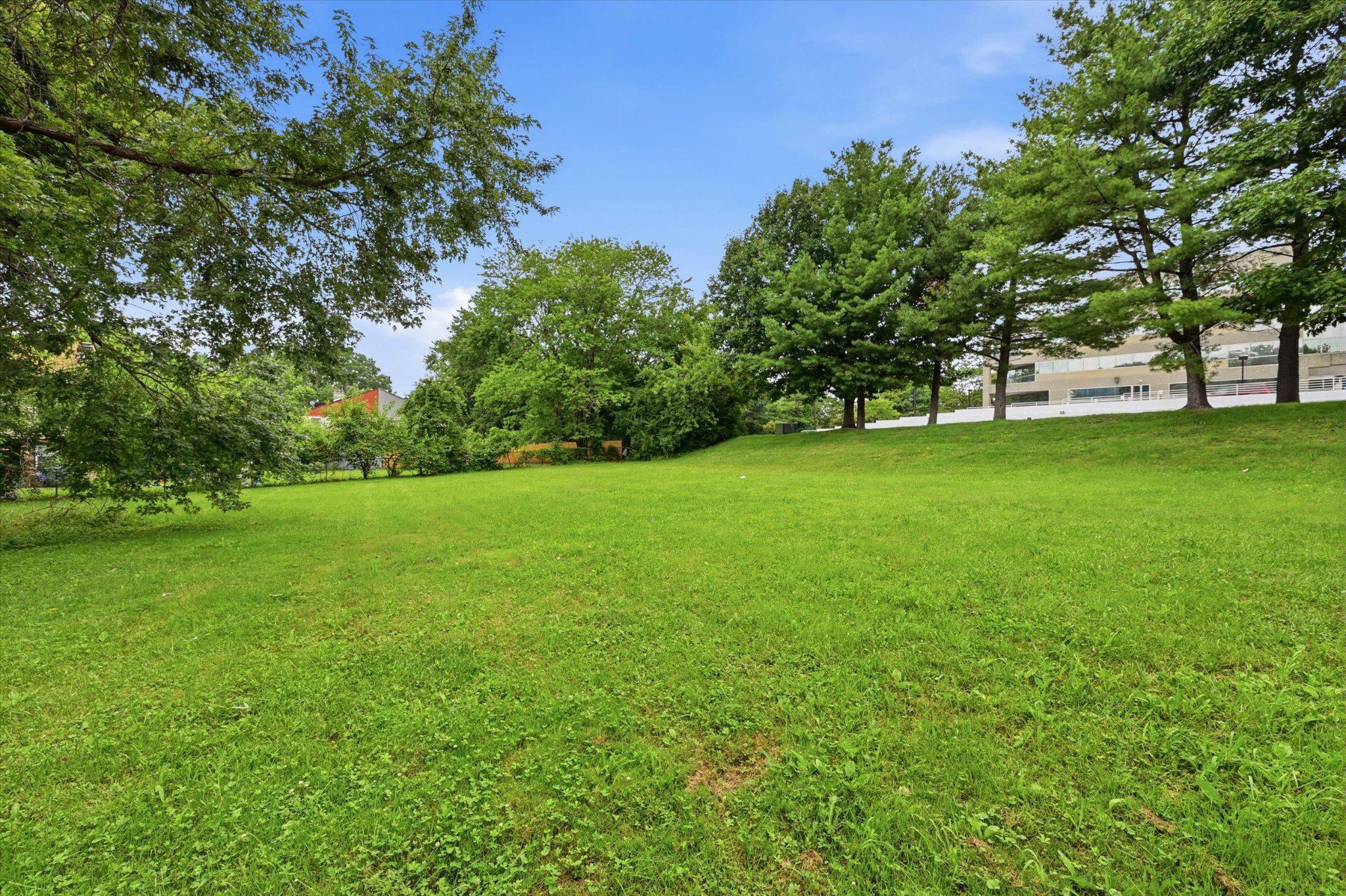 1402 Flanders Way Property Photo 30