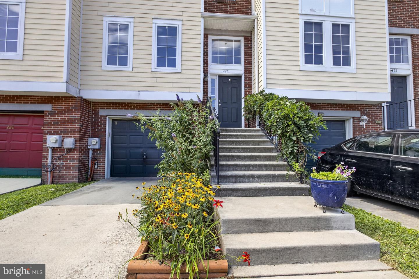 226 Cityview Ave Property Photo 1