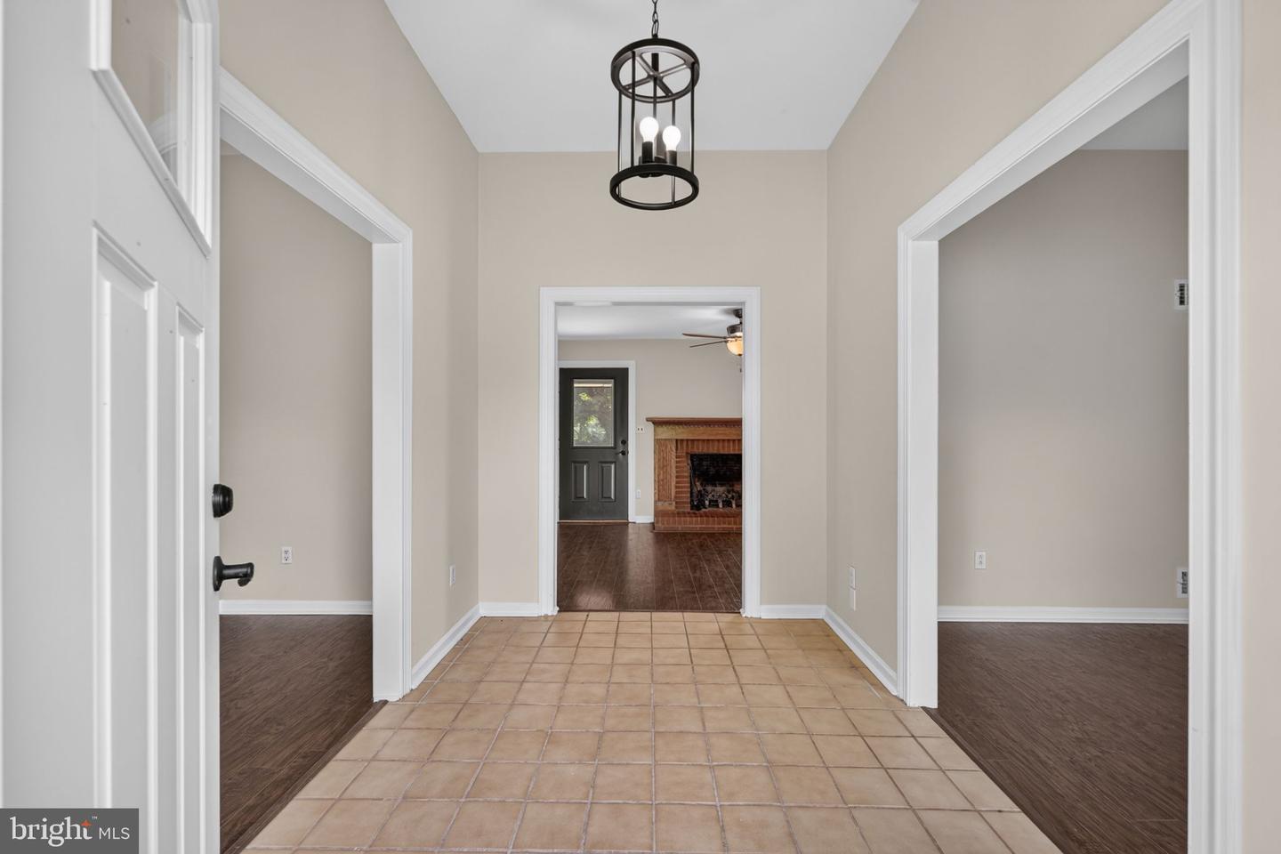 408 Commodore Dr Property Photo 3