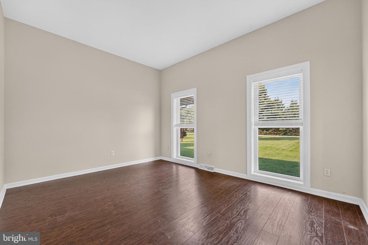 408 Commodore Dr Property Photo 5