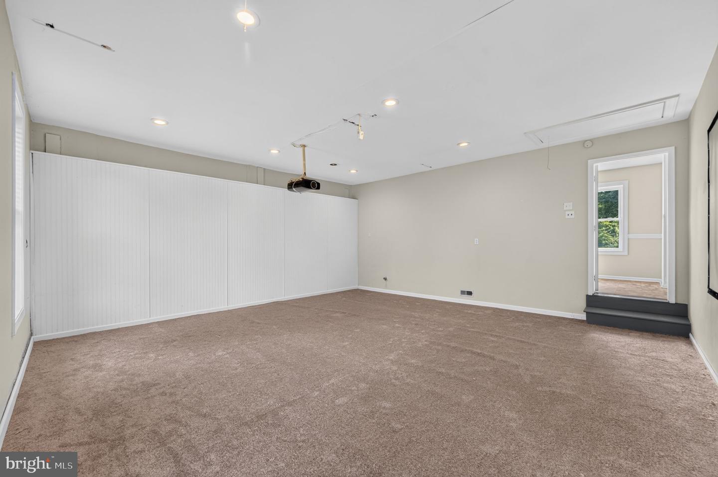 408 Commodore Dr Property Photo 20