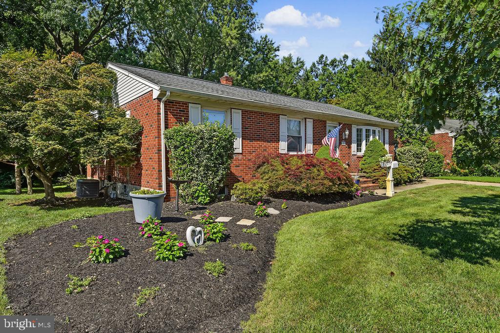 135 Casimir Dr Property Photo 2
