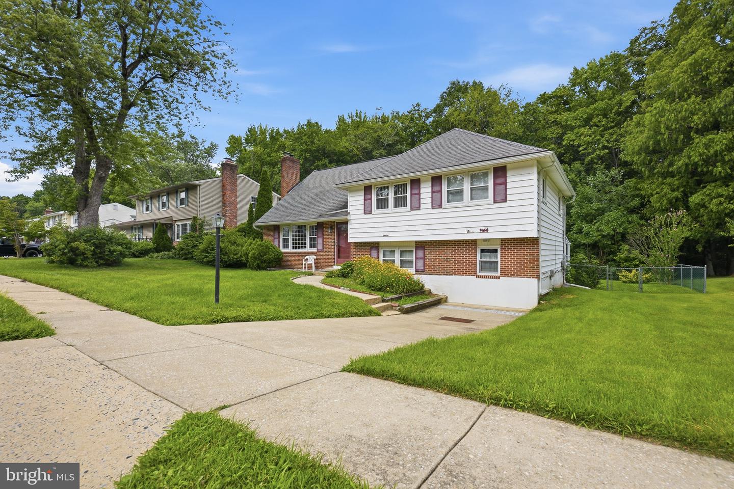 11 Sturbridge Dr Property Photo 2