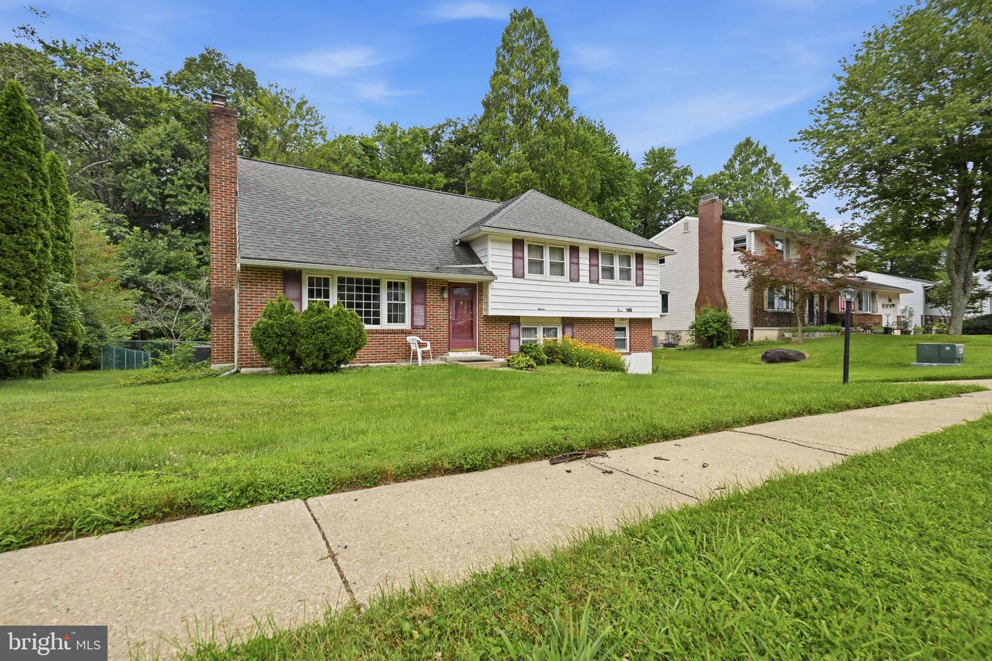 11 Sturbridge Dr Property Photo 3