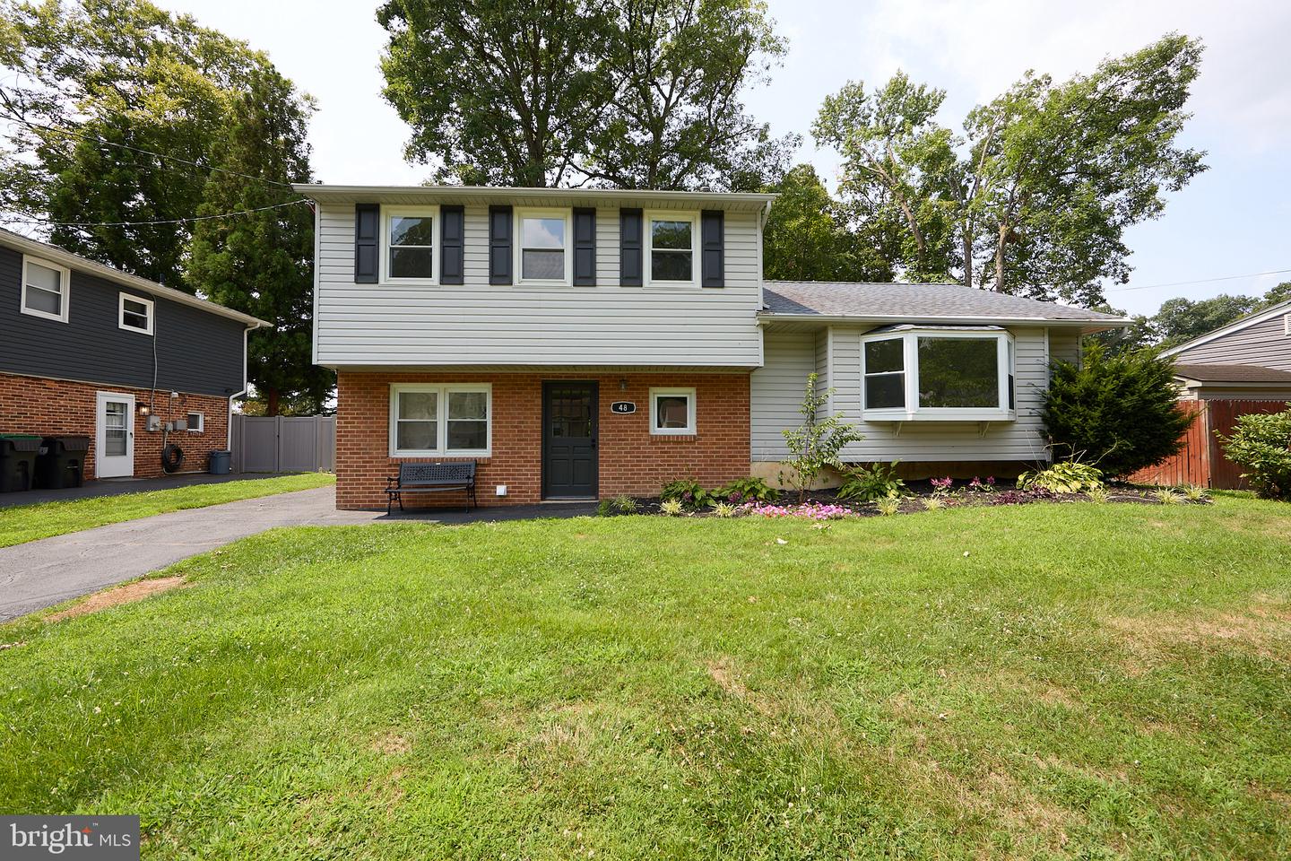 48 E CHEROKEE DR Property Photo 1