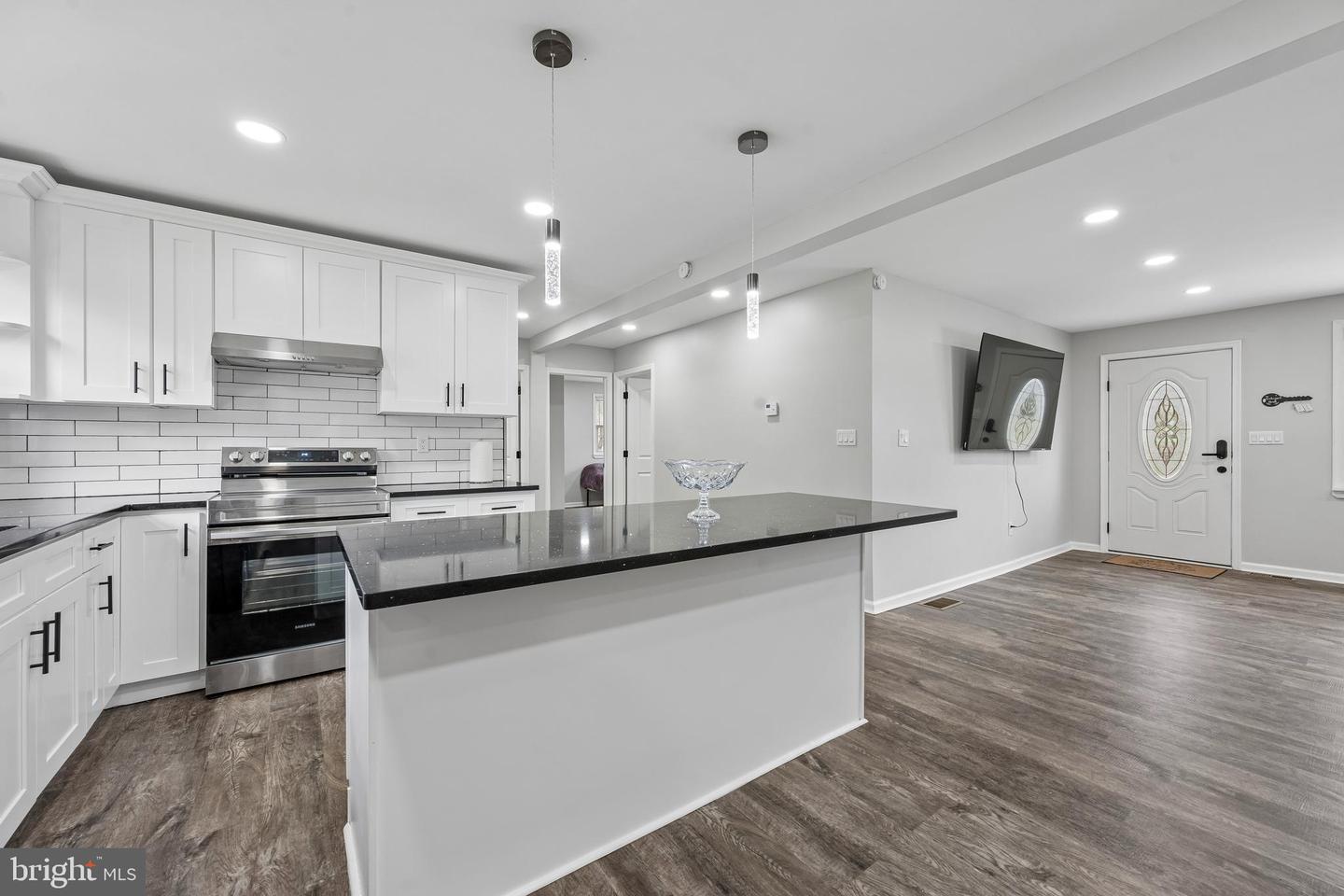 2 Gina Dr Property Photo 1