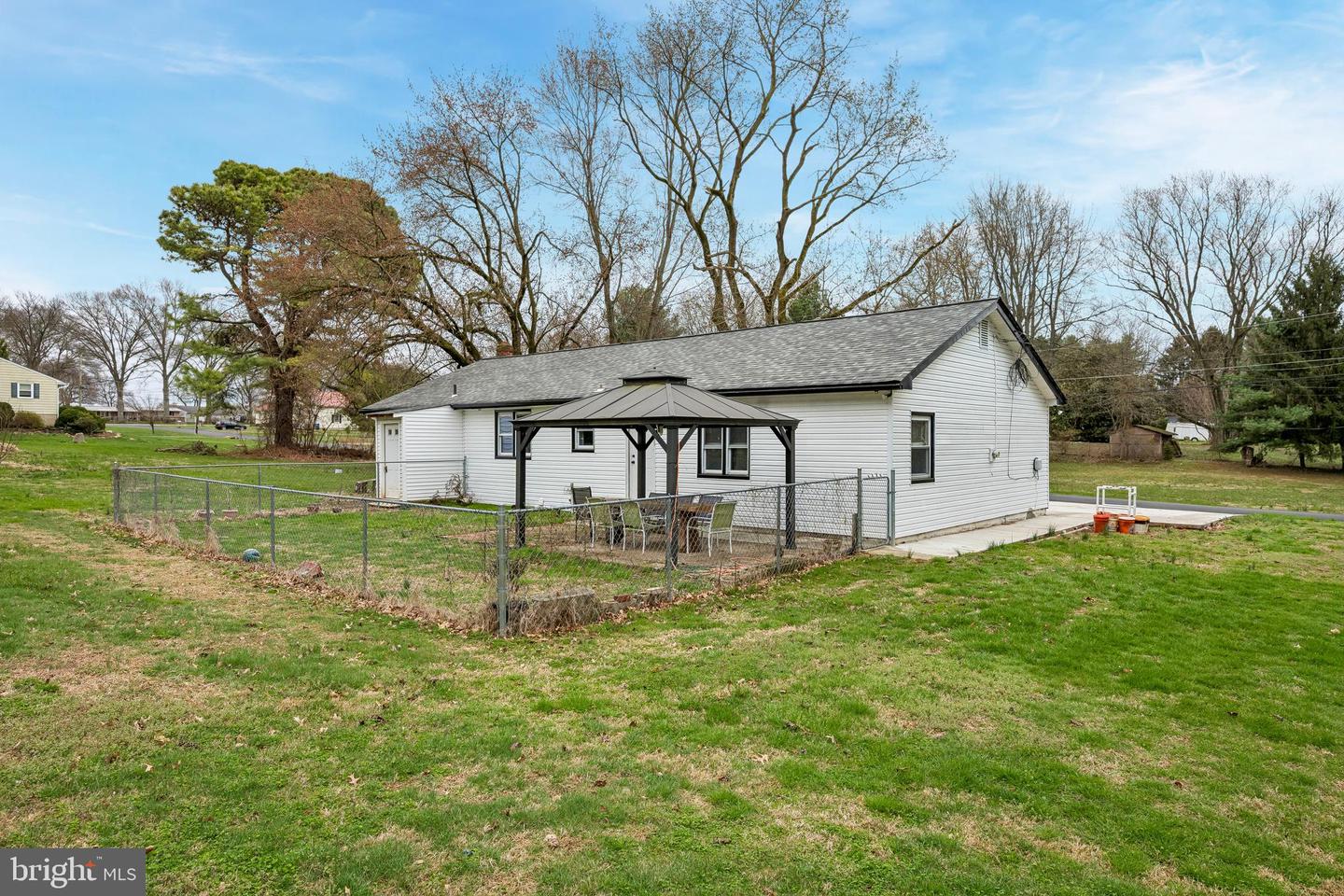 2 Gina Dr Property Photo 24