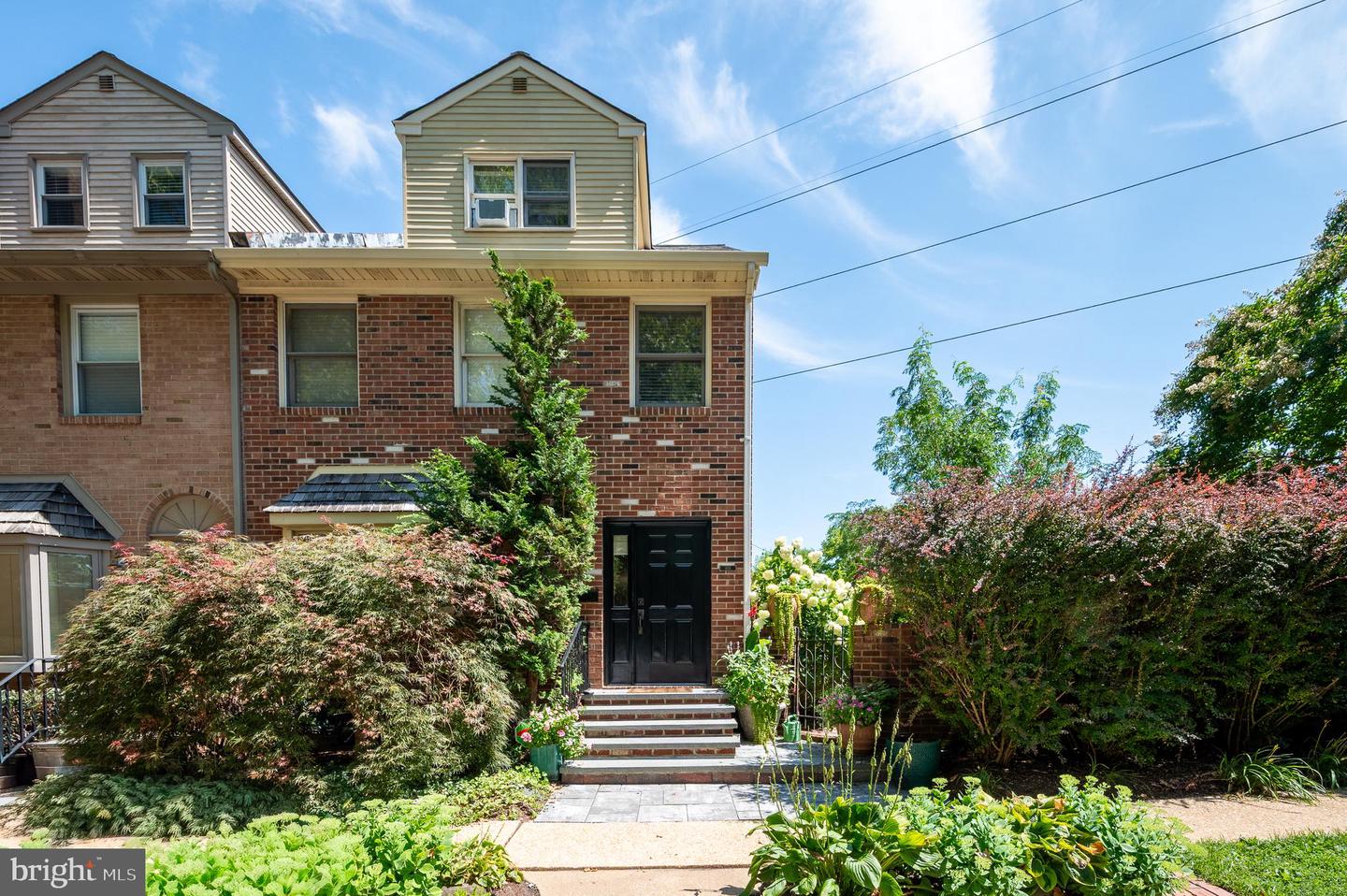 904 N BANCROFT PKWY