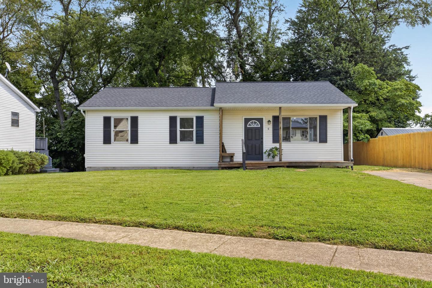 5 Dorsey Ln Property Photo 1