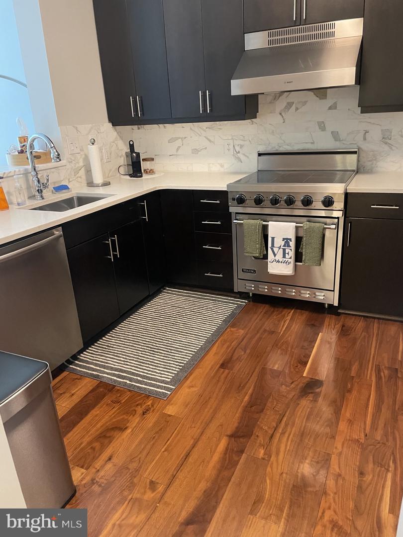 105-unit Christina Landing Dr #1803 Property Photo 8