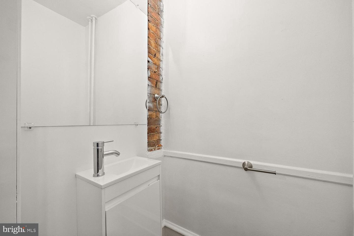 1715 W 8th St Property Photo 6