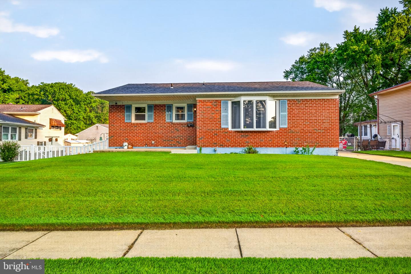 153 W Edinburgh Dr Property Photo 1