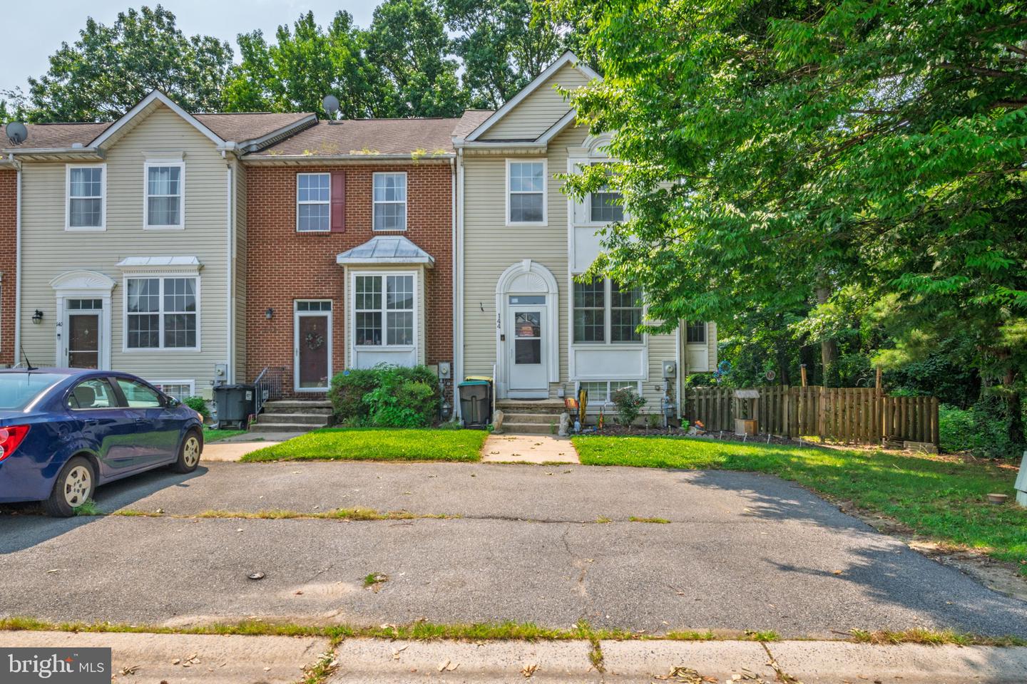144 GLADSTONE WAY Property Photo 1