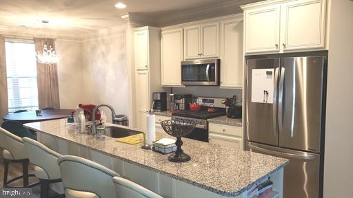 949 Manor Avenue N Property Photo 7