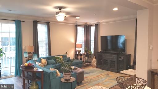 949 Manor Avenue N Property Photo 10