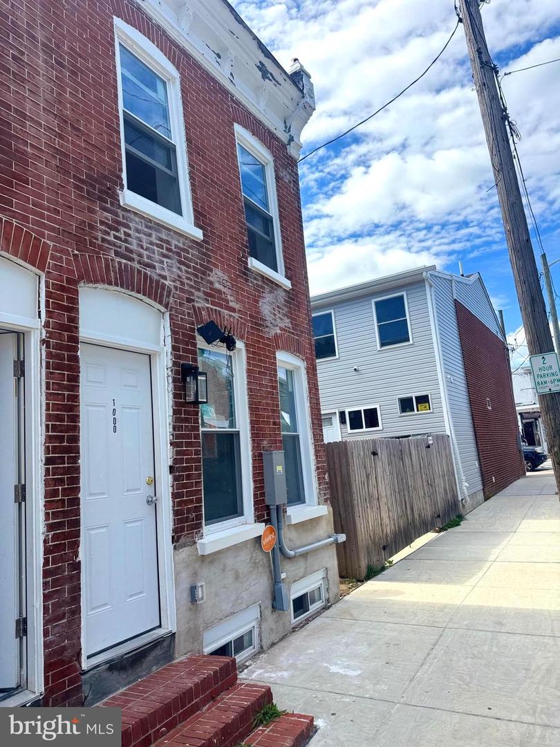 1000 BENNETT ST Property Photo 1
