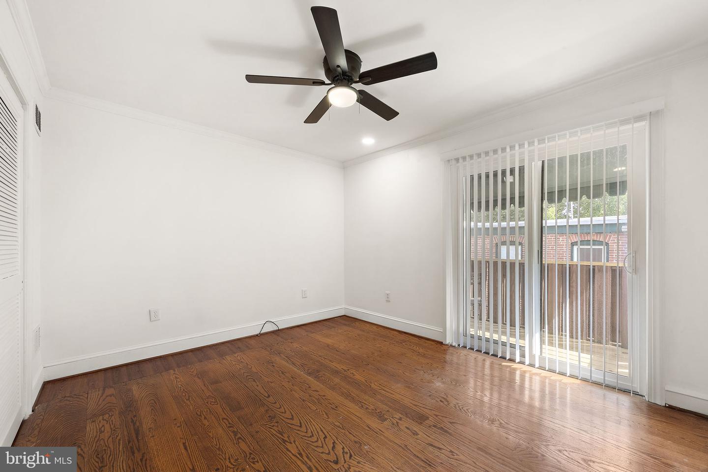925 Lovering Ave Property Photo 9