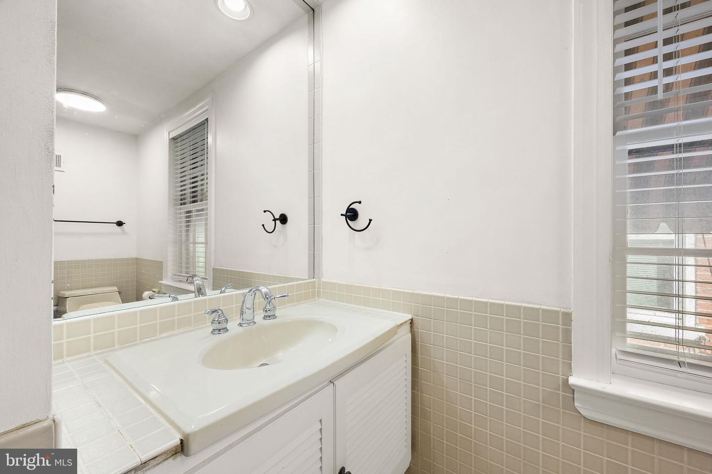 925 Lovering Ave Property Photo 11