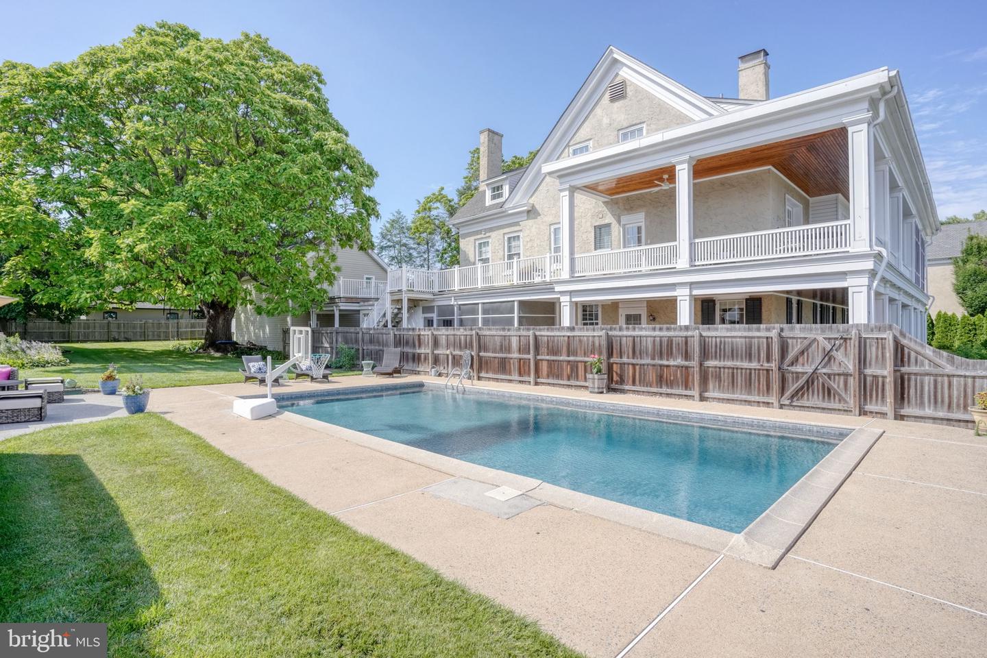 112 The Strand Property Photo 19