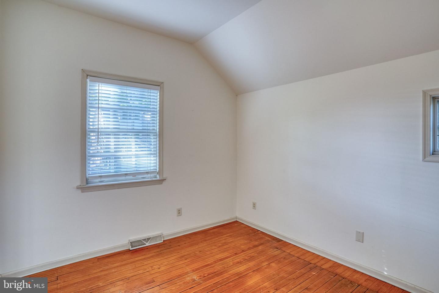 112 The Strand Property Photo 101