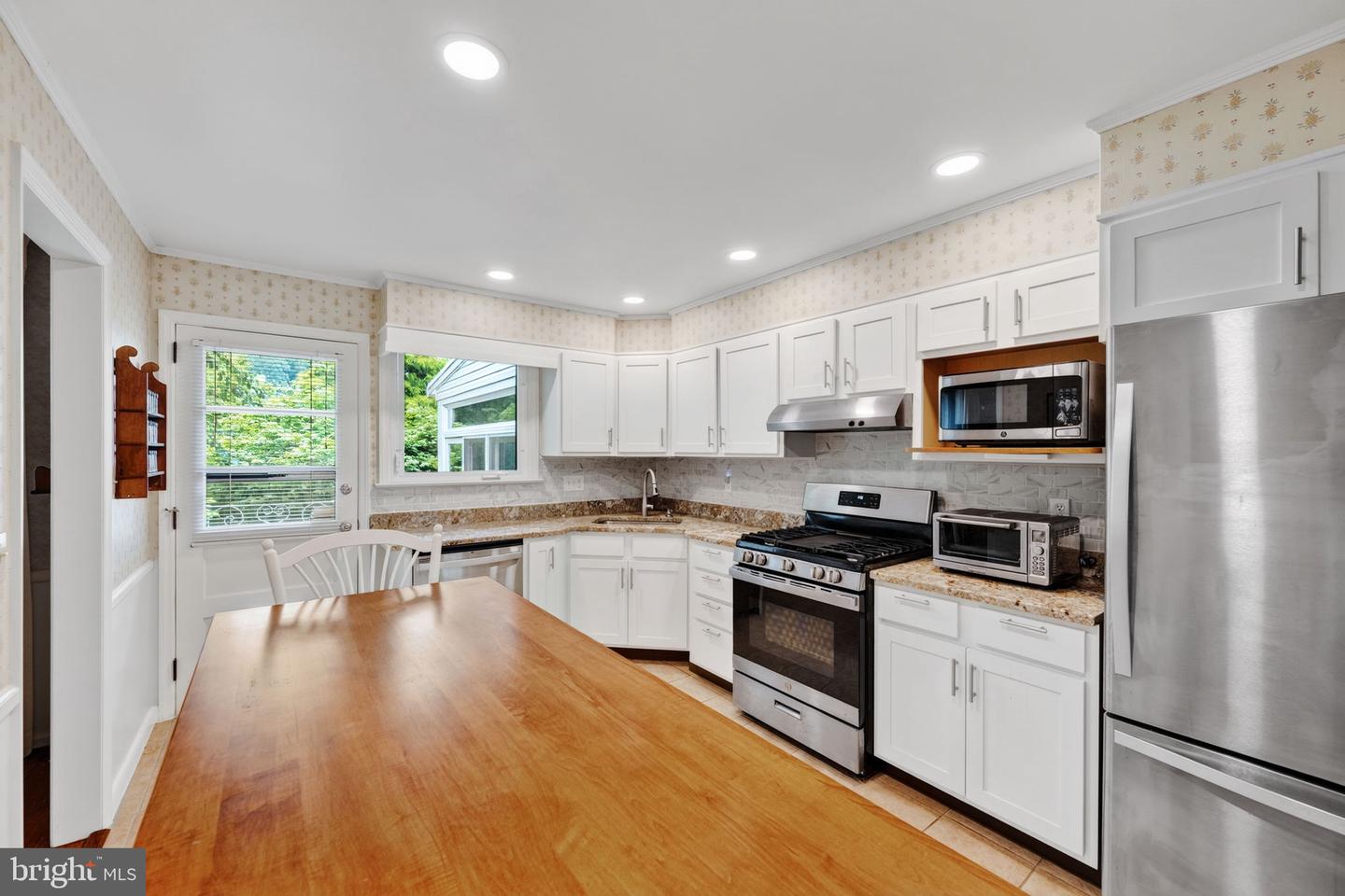 305 Meriden Dr Property Photo 4