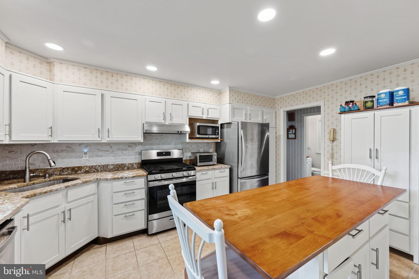 305 Meriden Dr Property Photo 5