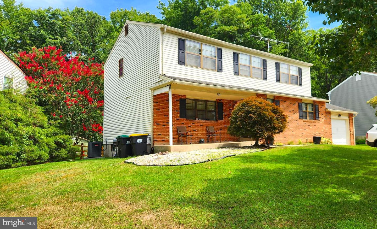 22 BROADLEAF DR