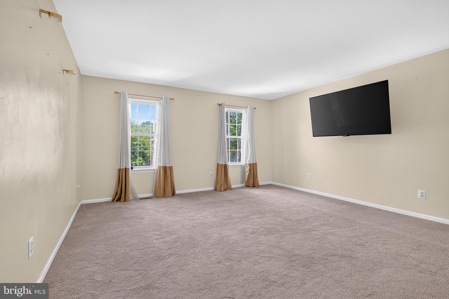 1006 Anchorage St Property Photo 3