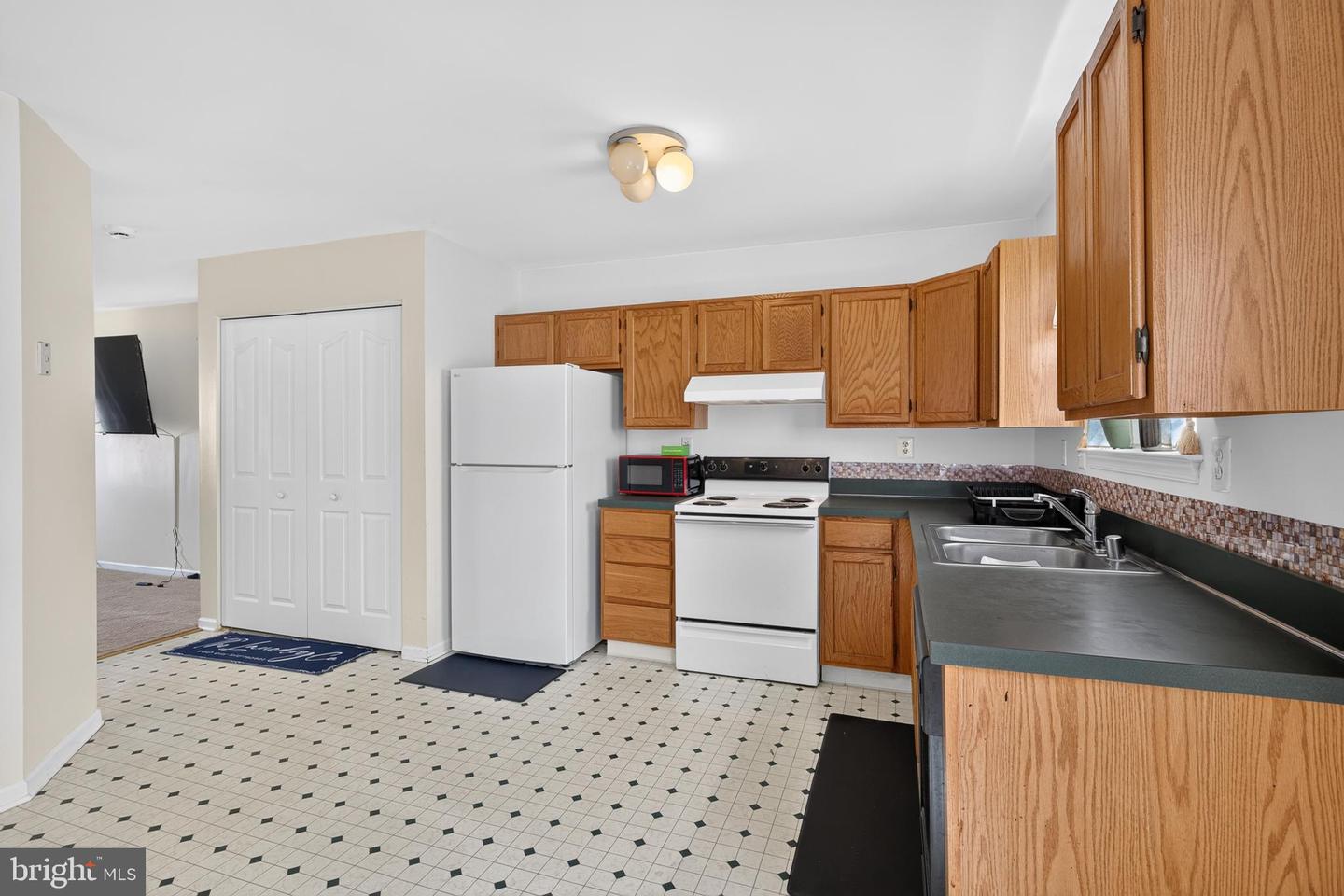 1006 Anchorage St Property Photo 5