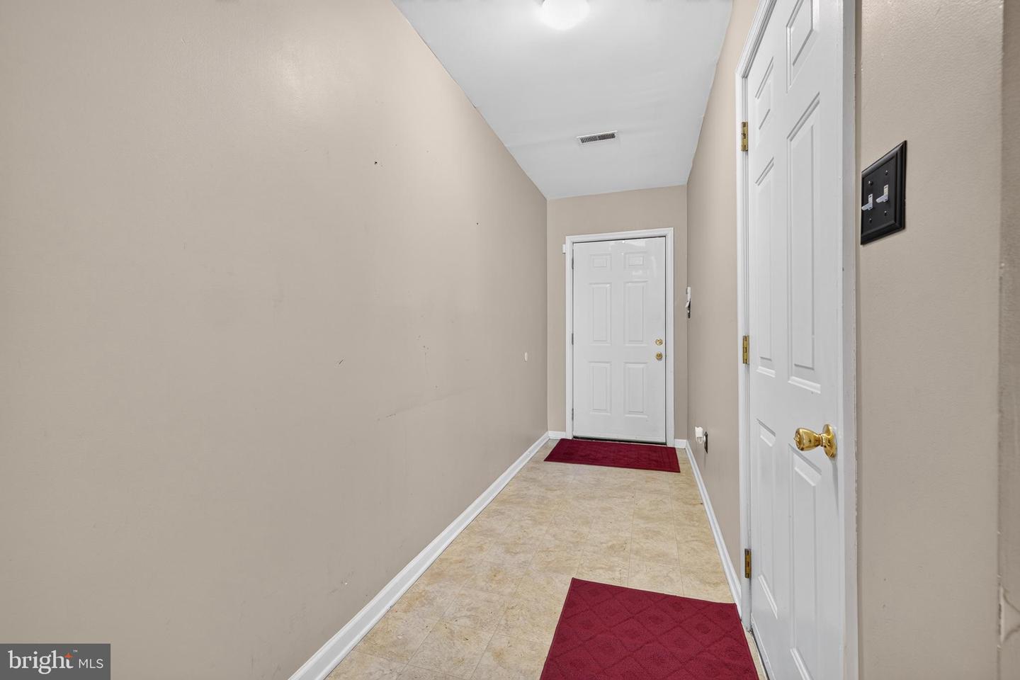 1006 Anchorage St Property Photo 7