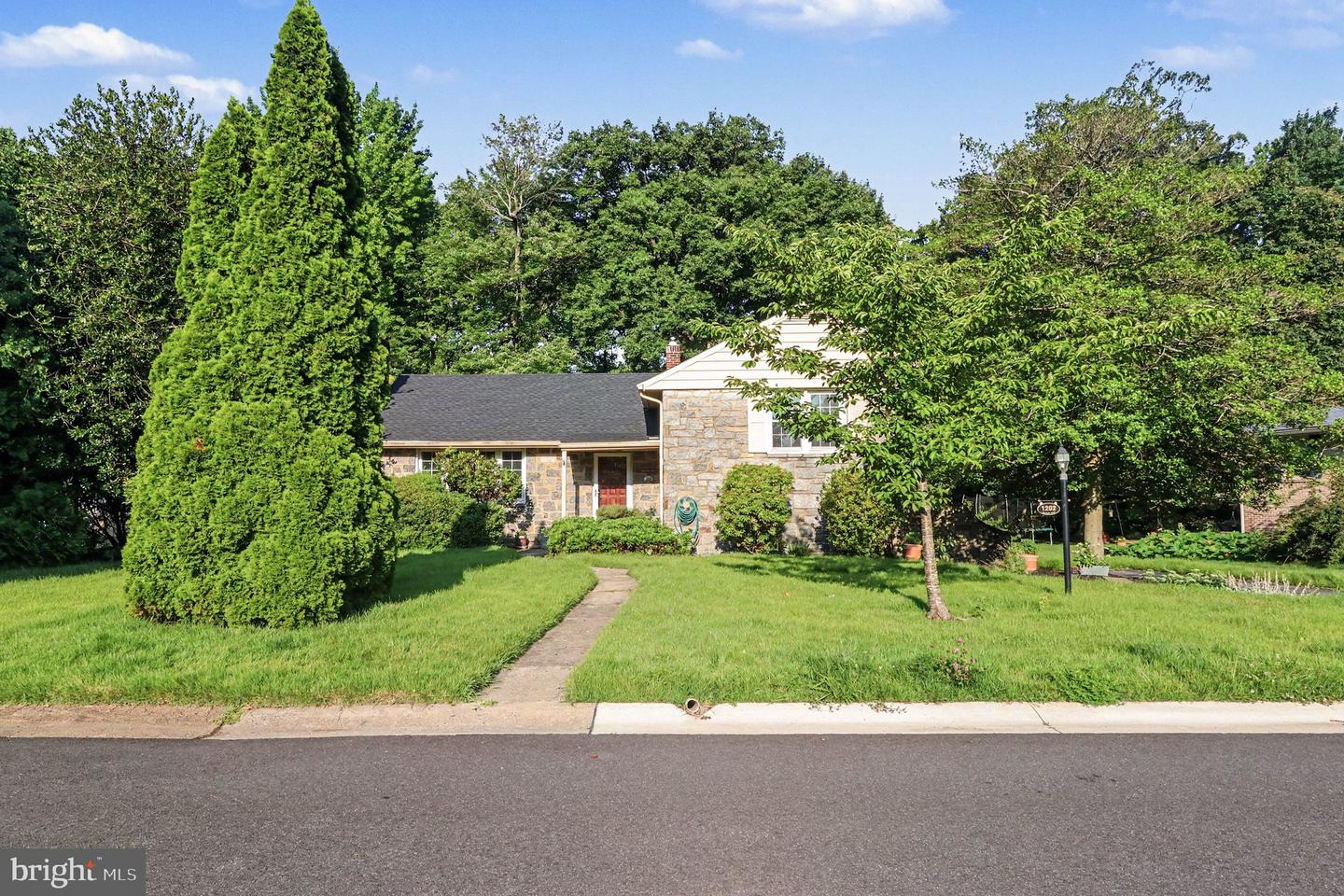1202 HILLSIDE BLVD Property Photo 1