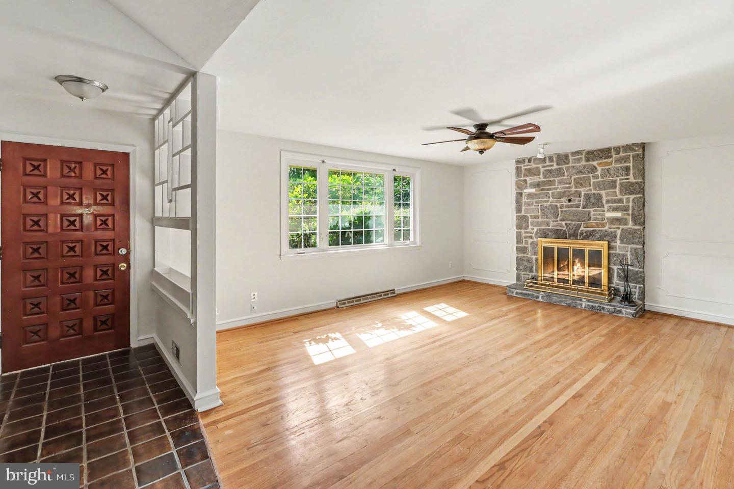 1202 Hillside Blvd Property Photo 3