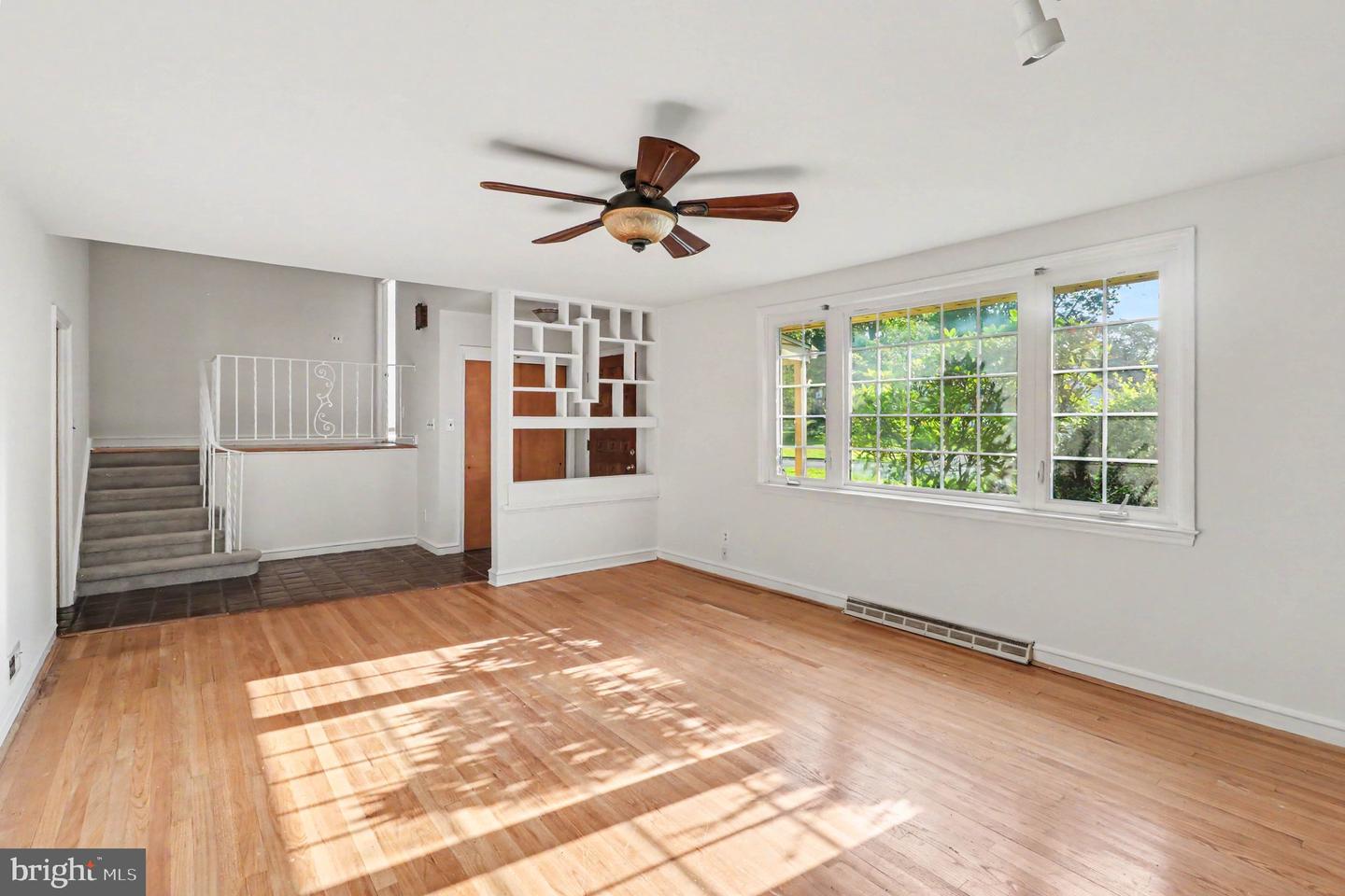 1202 Hillside Blvd Property Photo 9