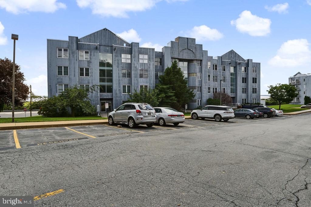 5215 LE PARC DR #6 Property Photo 1