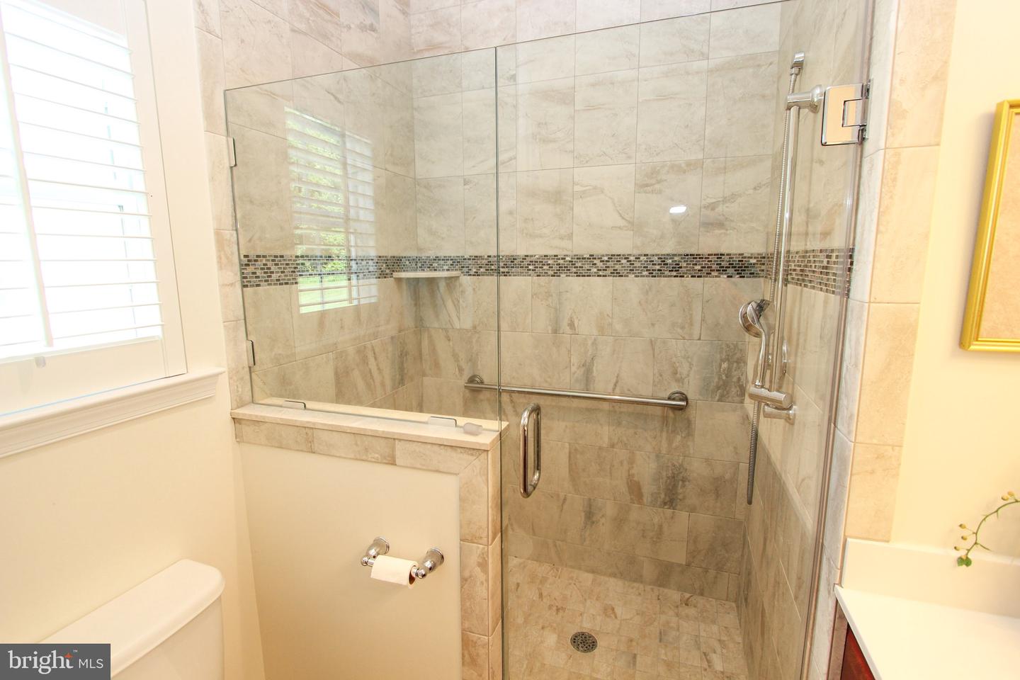 10 Elm Ave Property Photo 16