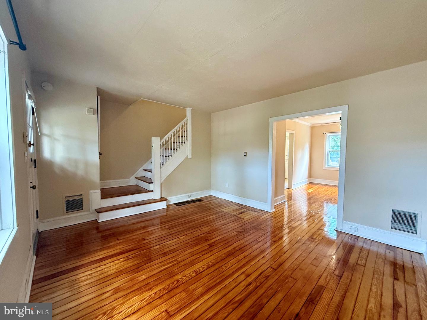 2105 Gilles St Property Photo 3