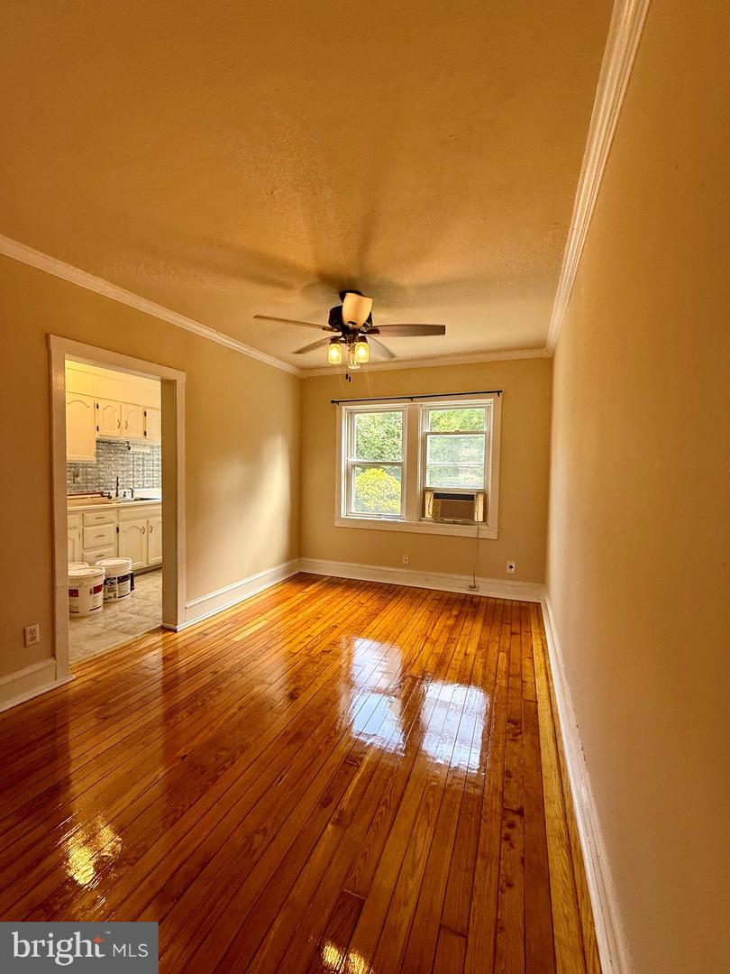 2105 Gilles St Property Photo 5