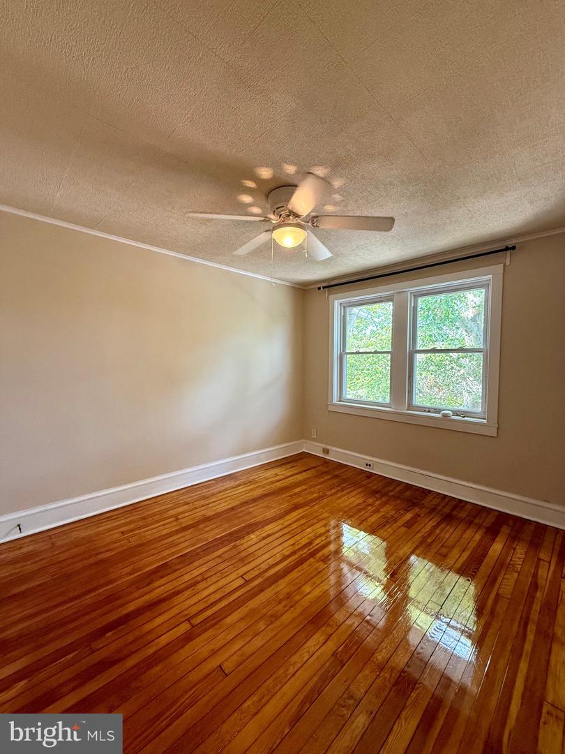 2105 Gilles St Property Photo 10