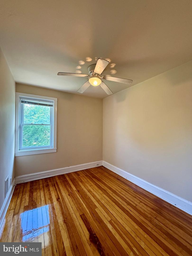 2105 Gilles St Property Photo 14