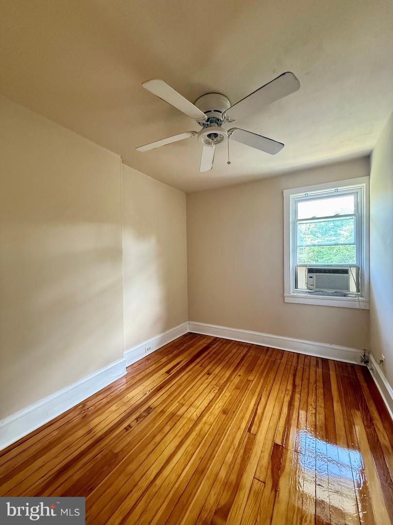 2105 Gilles St Property Photo 16