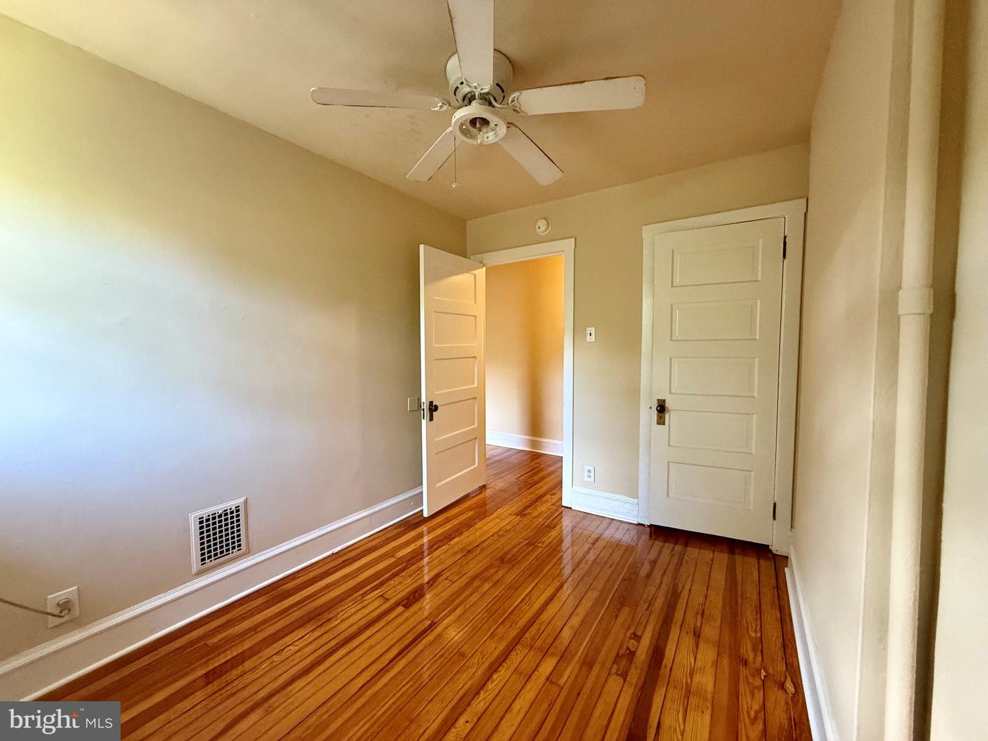 2105 Gilles St Property Photo 17