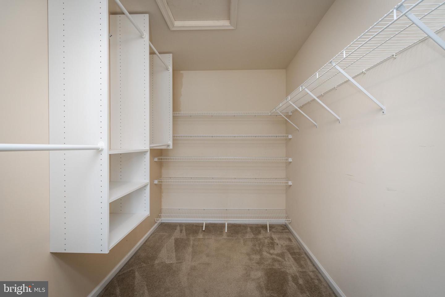 222 Loft St Property Photo 37