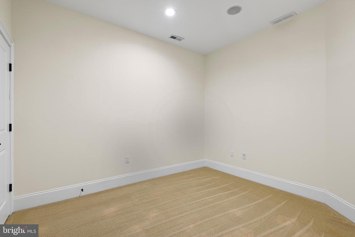 113 E Main St #203 Property Photo 24