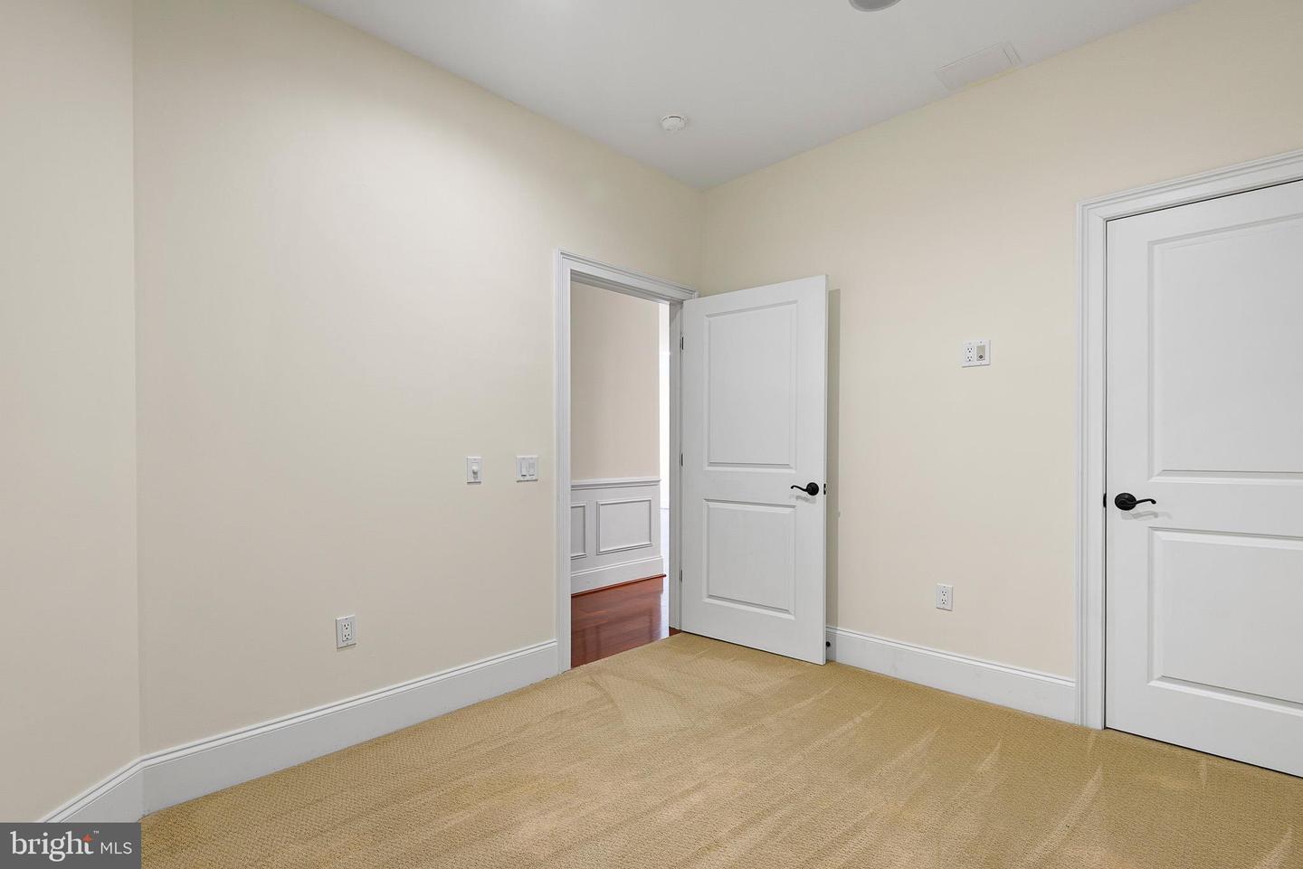 113 E Main St #203 Property Photo 25
