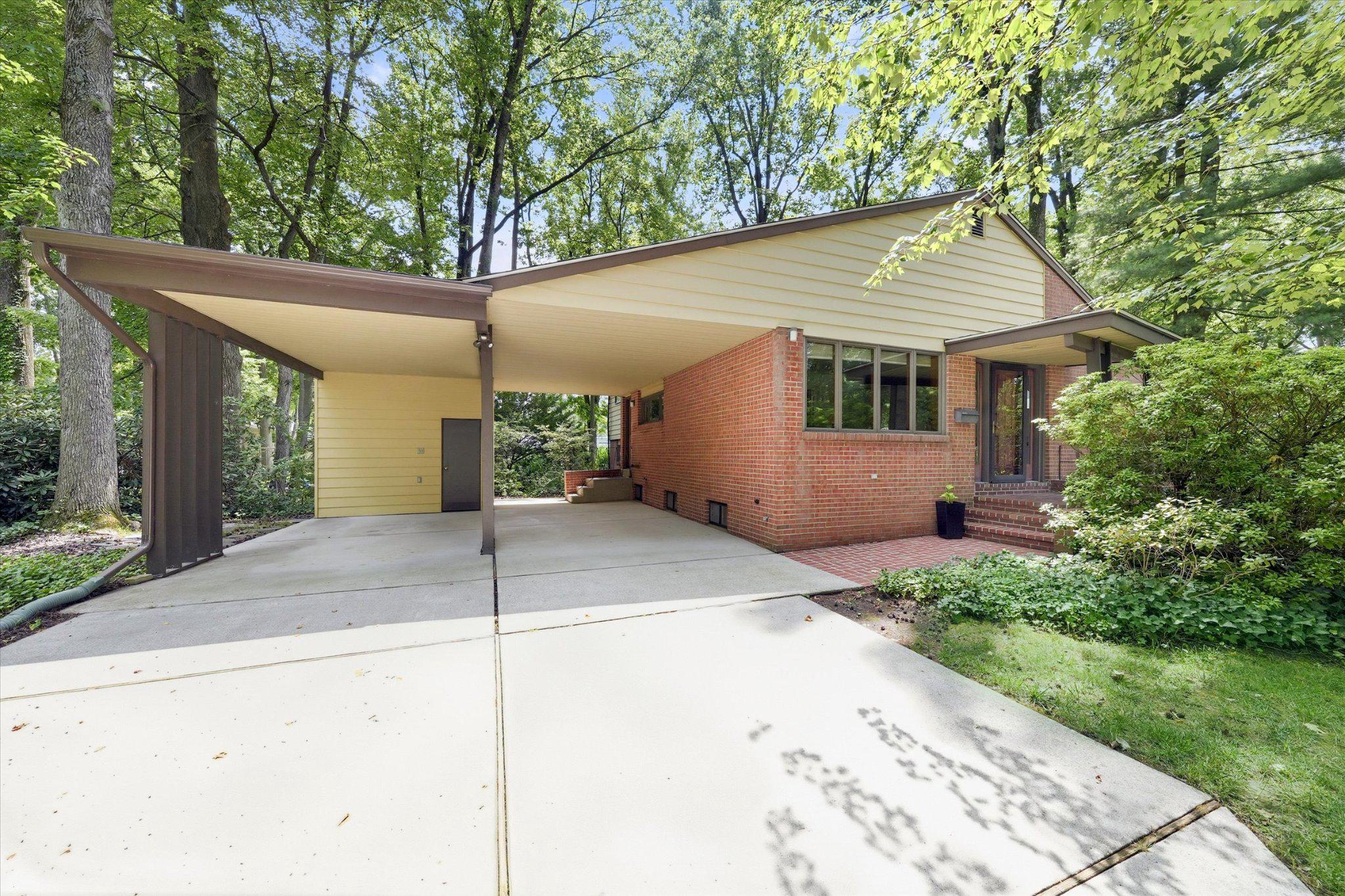 1300 GRINNELL RD Property Photo 1