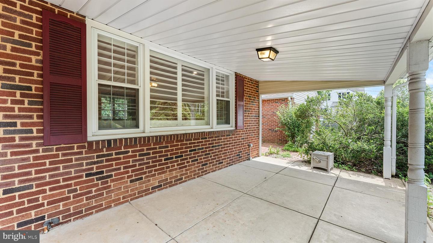 1822 Foulk Rd Property Photo 6